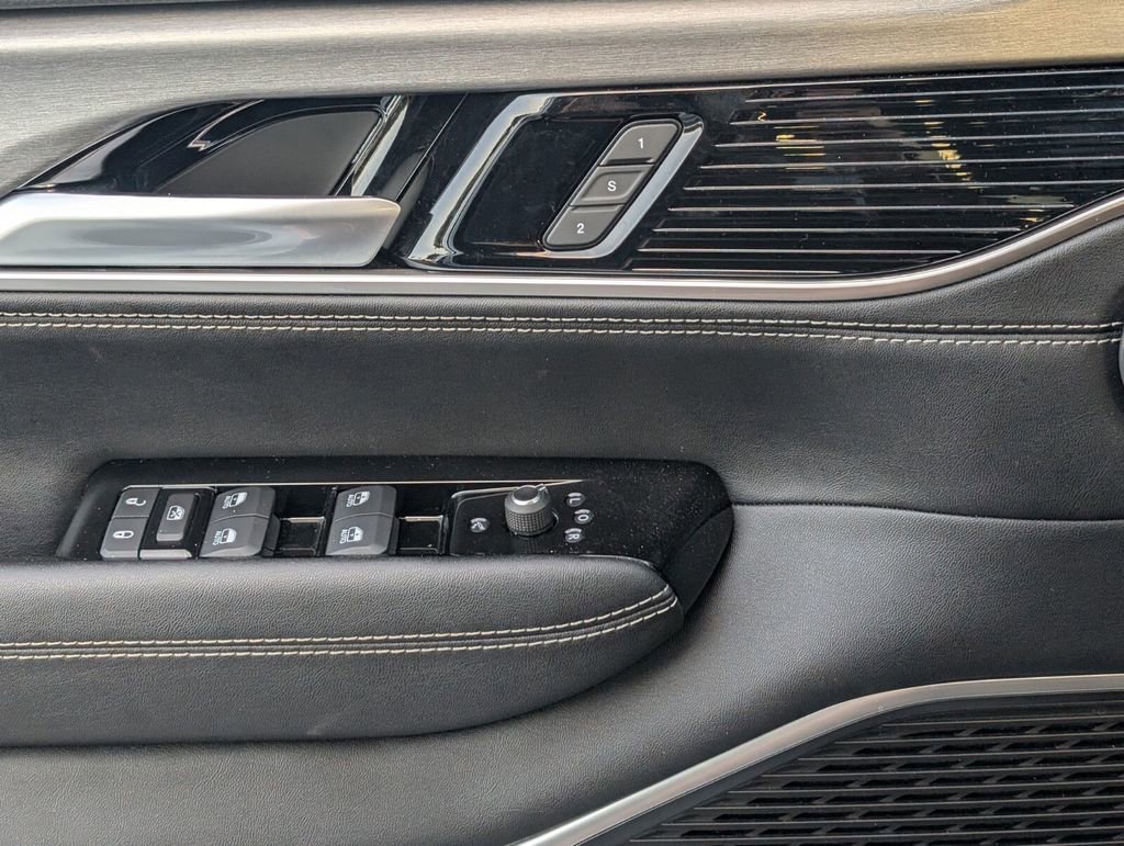 New 2025 Jeep Wagoneer 4WD w/ Convenience Group I image 24