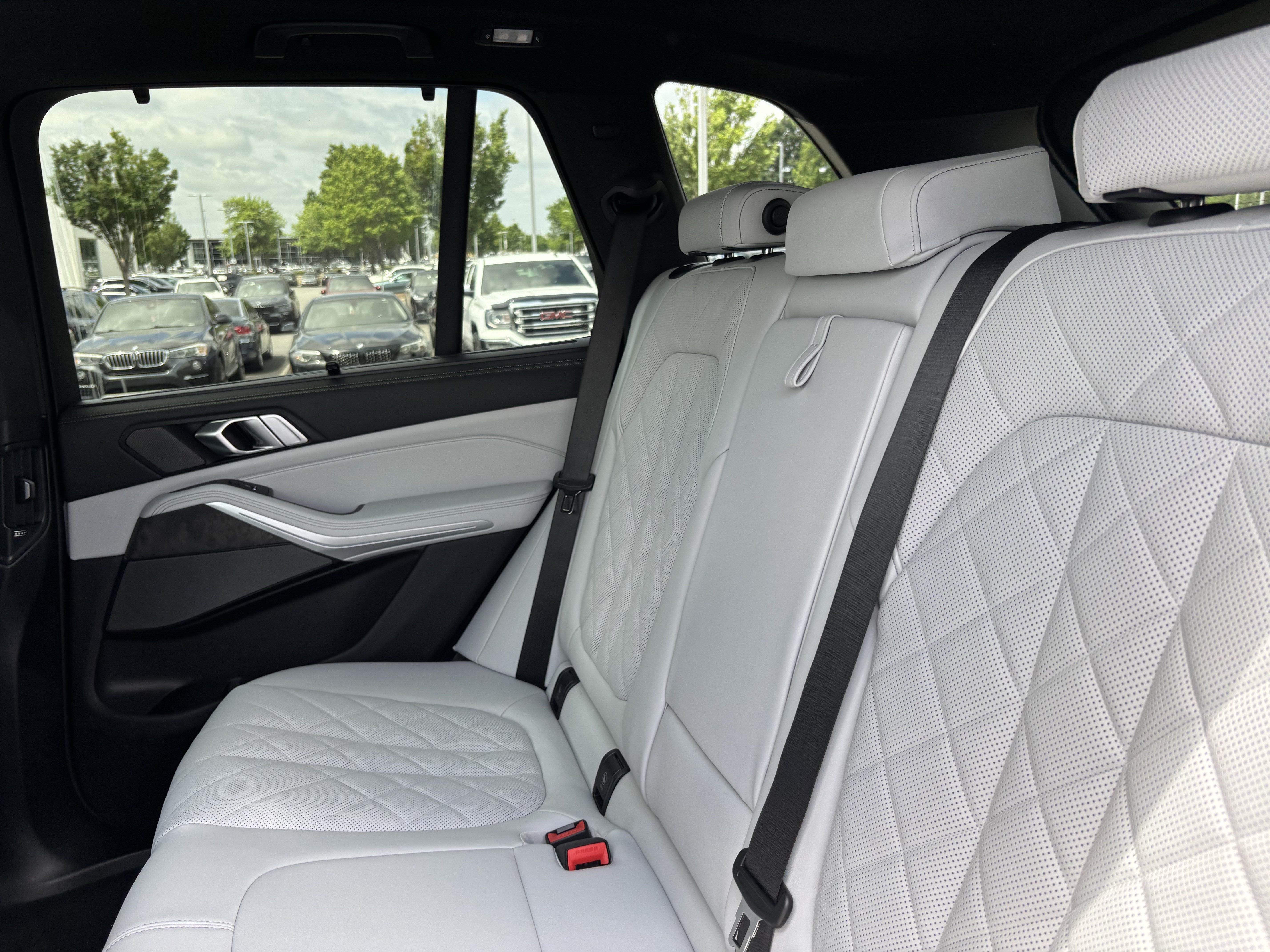 New 2026 BMW X5 xDrive50e w/ Premium Package AWD/4WD image 34
