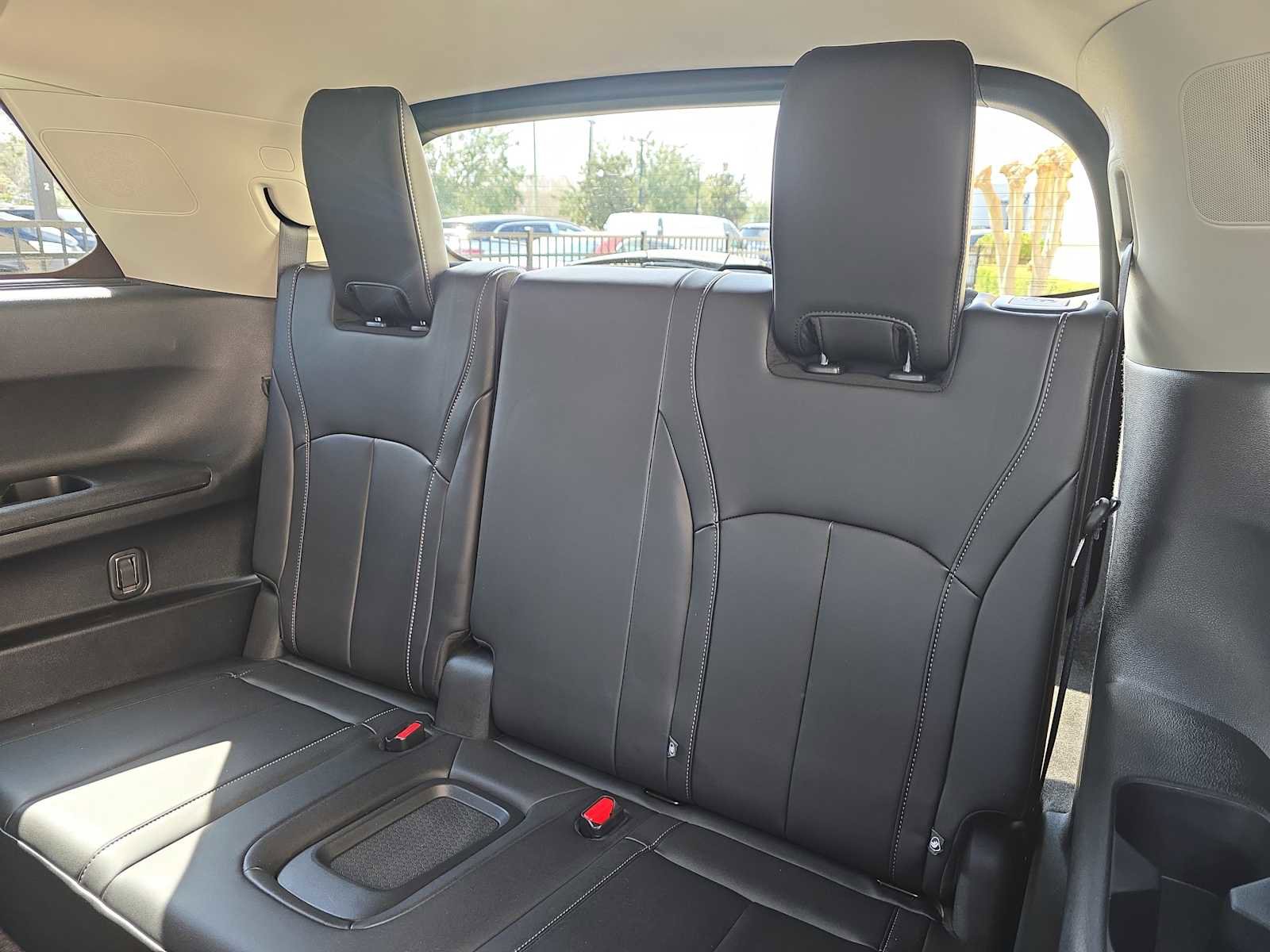 Certified 2025 INFINITI QX60 Luxe FWD image 9