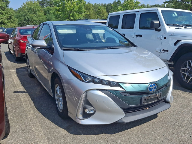 Used 2017 Toyota Prius Prime Advanced w/ Carpet Mat Package FWD image 3