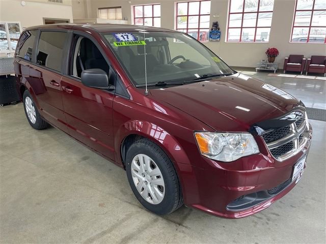 Used 2017 Dodge Grand Caravan SE FWD image 2