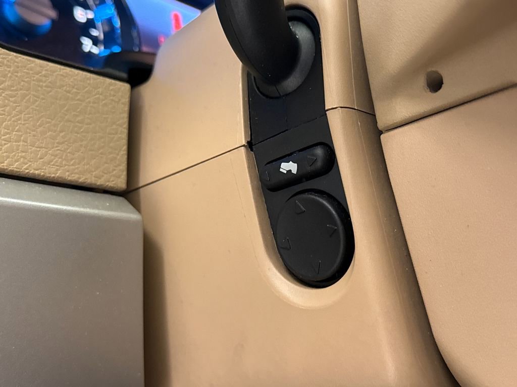 Used 2014 Ford F150 King Ranch w/ King Ranch Luxury Package RWD image 23