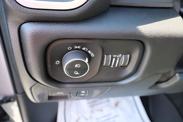 New 2026 RAM 1500 4x4 Crew Cab image 18