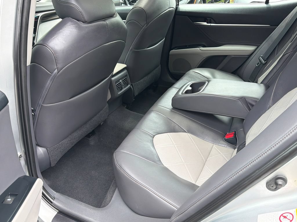 Used 2018 Toyota Camry XLE FWD image 17
