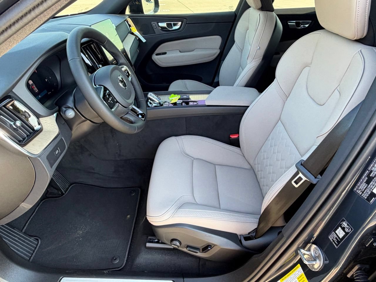 New 2027 Volvo XC60 B5 Core AWD/4WD image 14