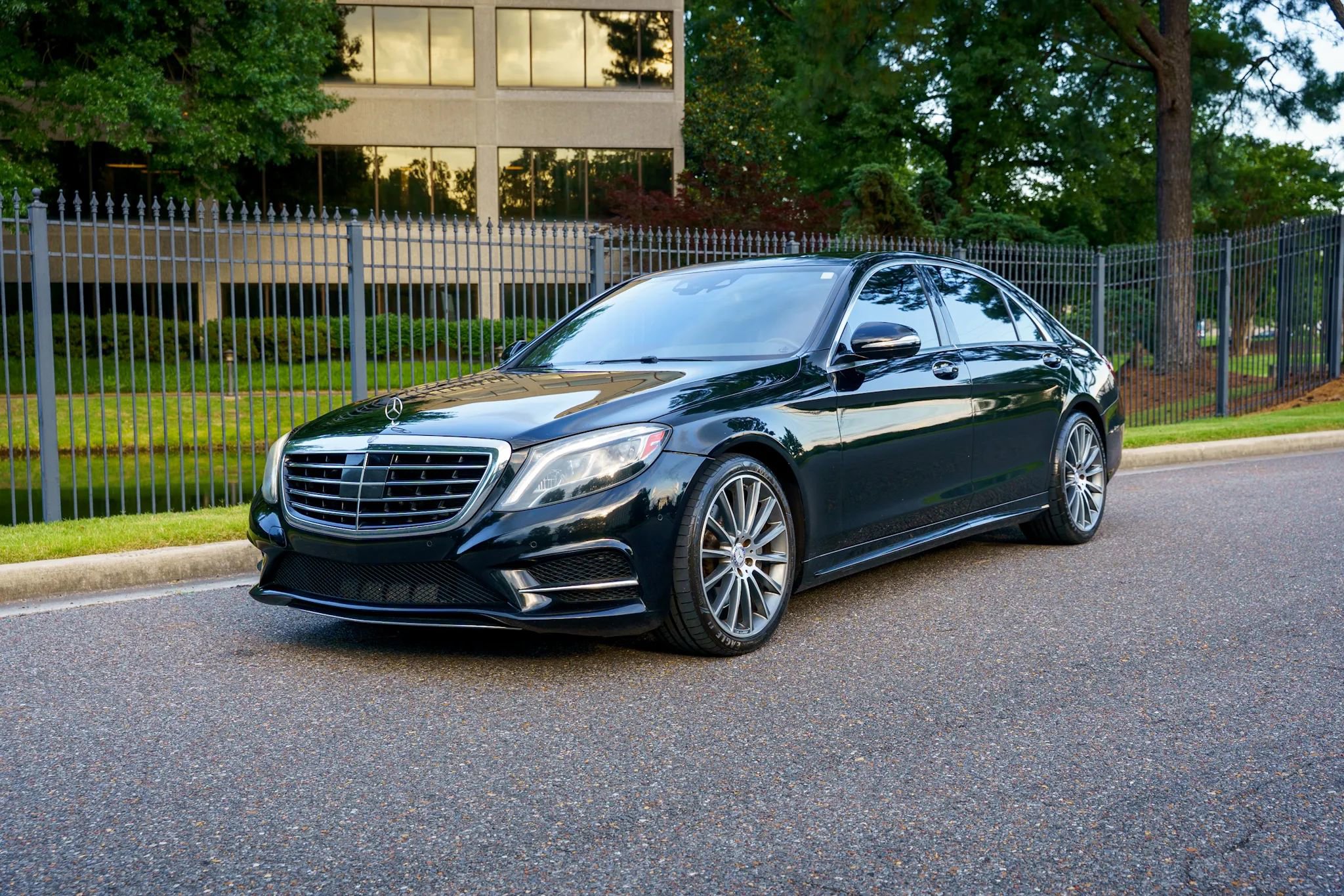 Used 2015 Mercedes-Benz S 550 Sedan image 1
