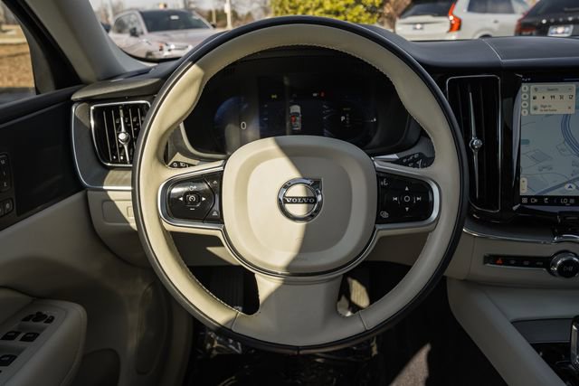 Used 2023 Volvo XC60 T8 Plus image 28