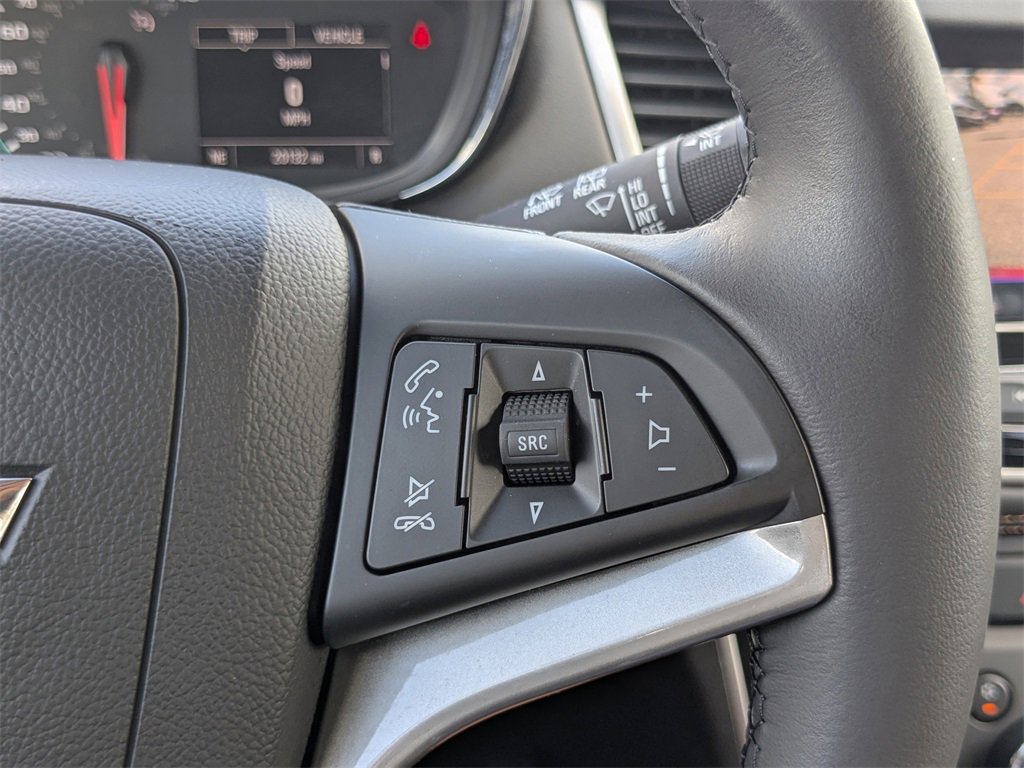 Certified 2022 Chevrolet Trax LT w/ LT Convenience Package image 21