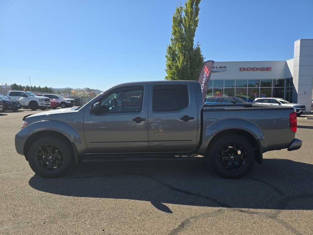 Used 2021 Nissan Frontier SV w/ Midnight Edition Floor Mats AWD/4WD image 2