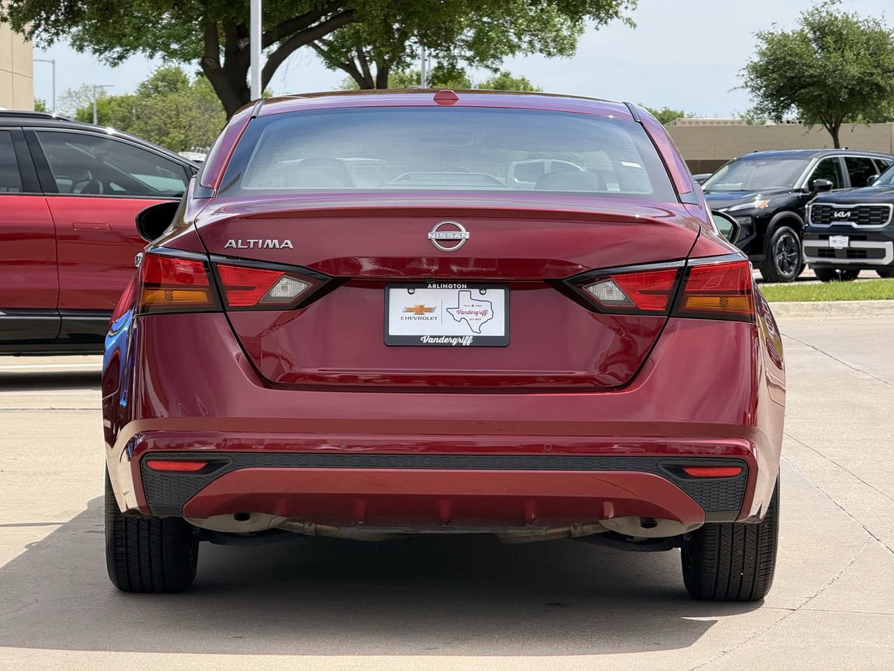 Used 2025 Nissan Altima 2.5 SV image 5