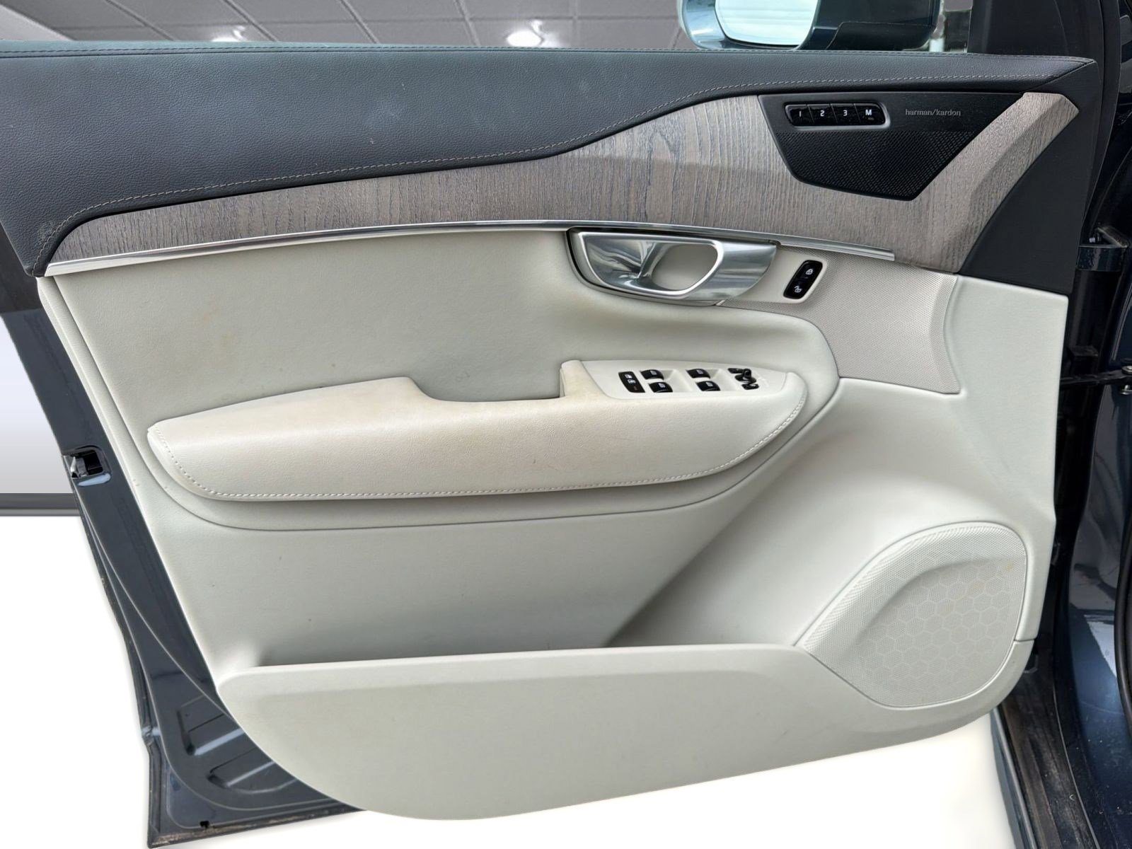 Certified 2023 Volvo XC90 B6 Ultimate w/ Protection Package Premier AWD/4WD image 22