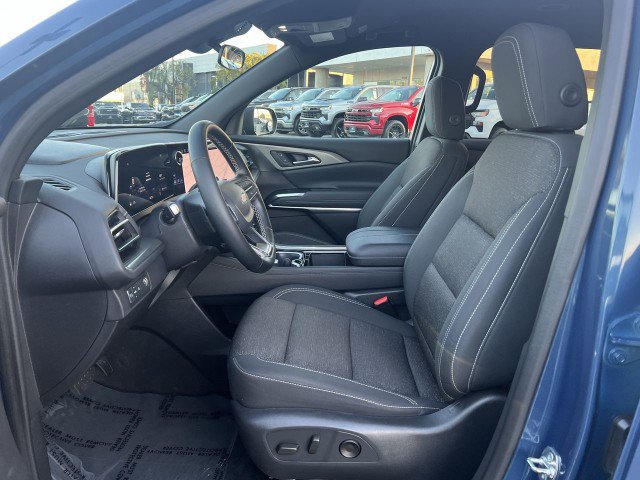 Used 2025 Chevrolet Traverse LT image 19