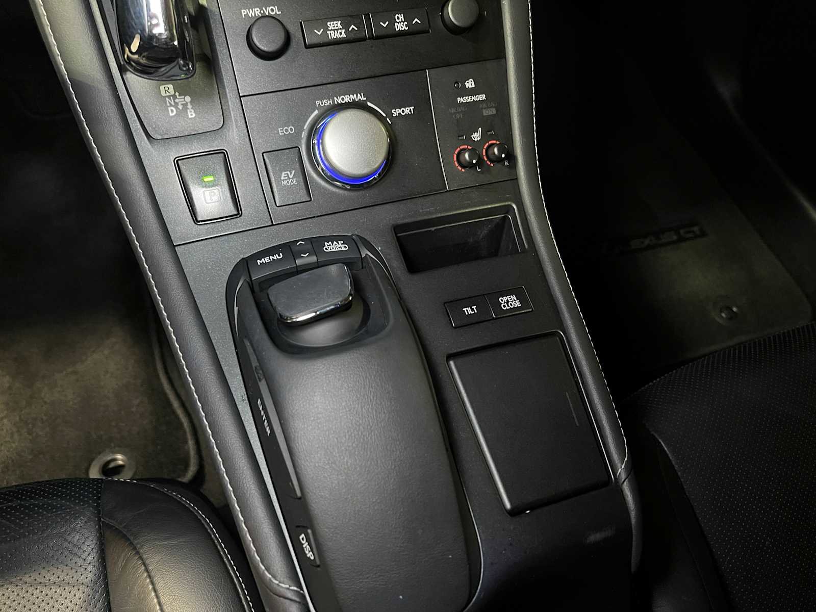 Used 2011 Lexus CT 200h Premium image 34