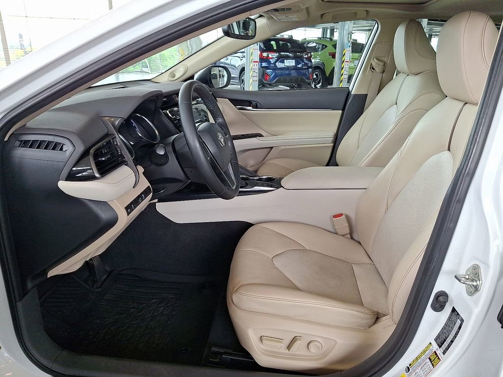 Used 2020 Toyota Camry XLE w/ Sunroof Package FWD image 15