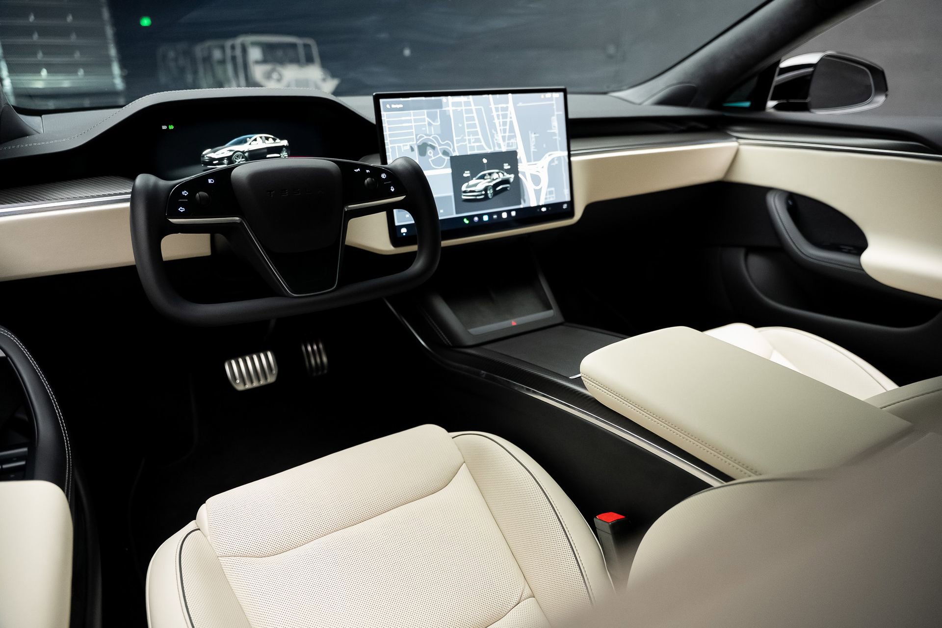 Used 2022 Tesla Model S Plaid image 2