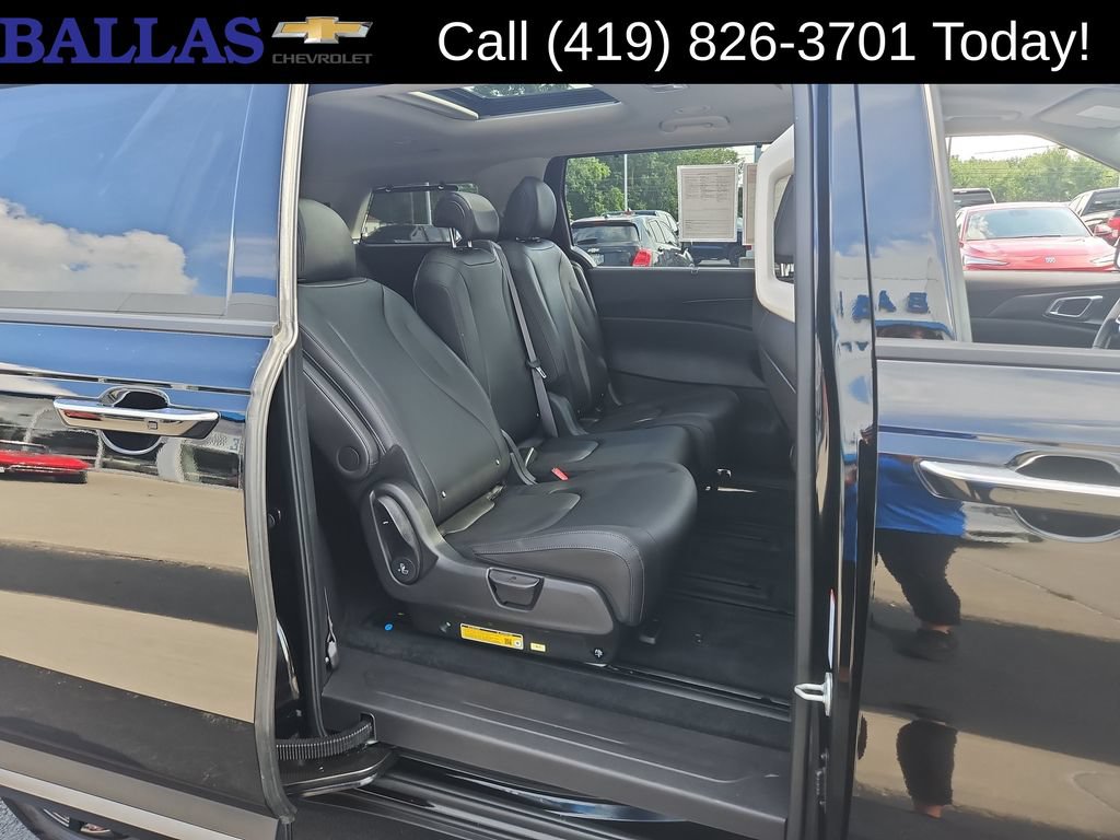 Used 2026 Kia Carnival SX w/ SX Dark Edition Package FWD image 25