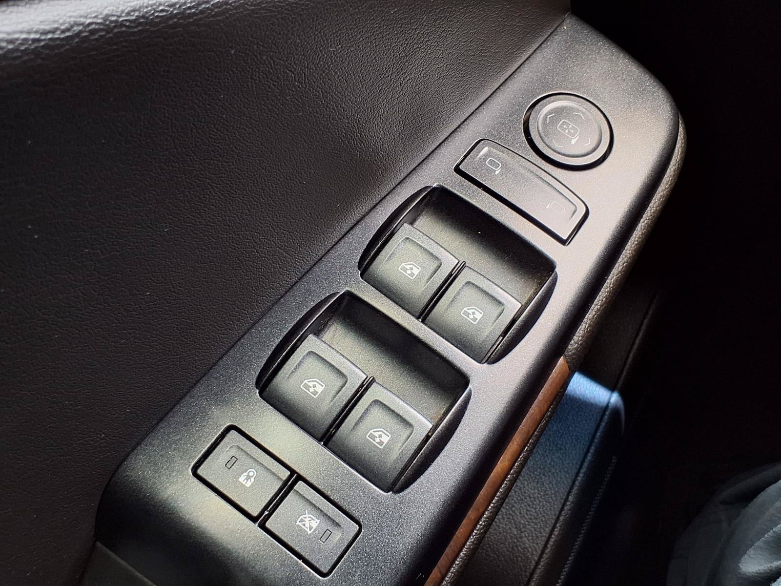 Used 2018 Chevrolet Tahoe LS RWD image 12