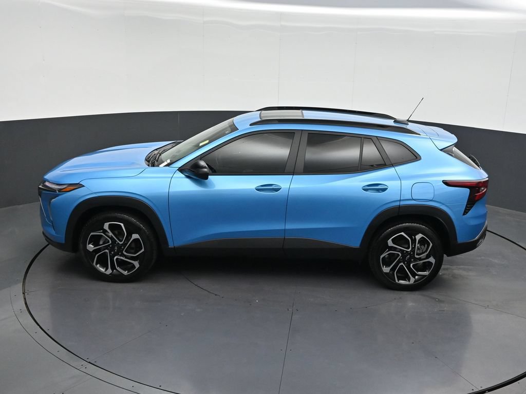 Used 2025 Chevrolet Trax RS w/ Sunroof Package FWD image 13