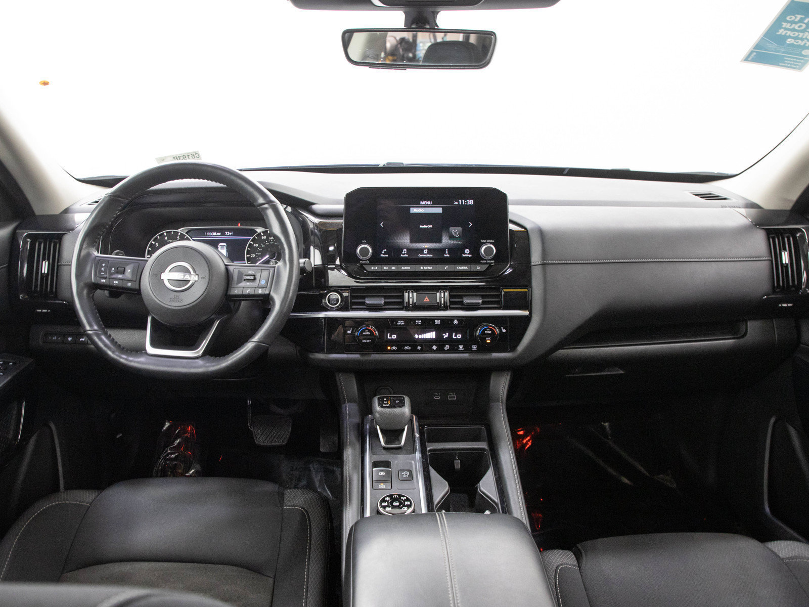 Used 2024 Nissan Pathfinder SV AWD/4WD image 18