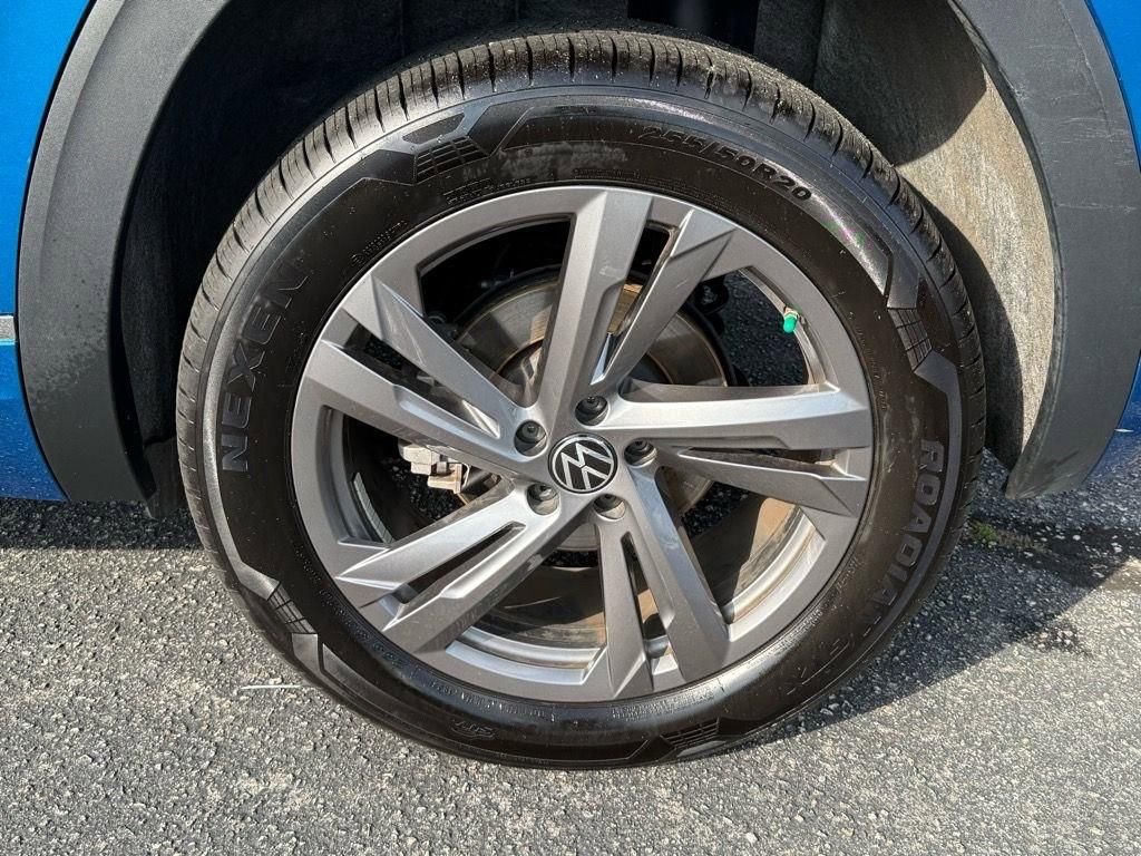 Used 2024 Volkswagen Atlas Cross Sport SEL R-Line image 27