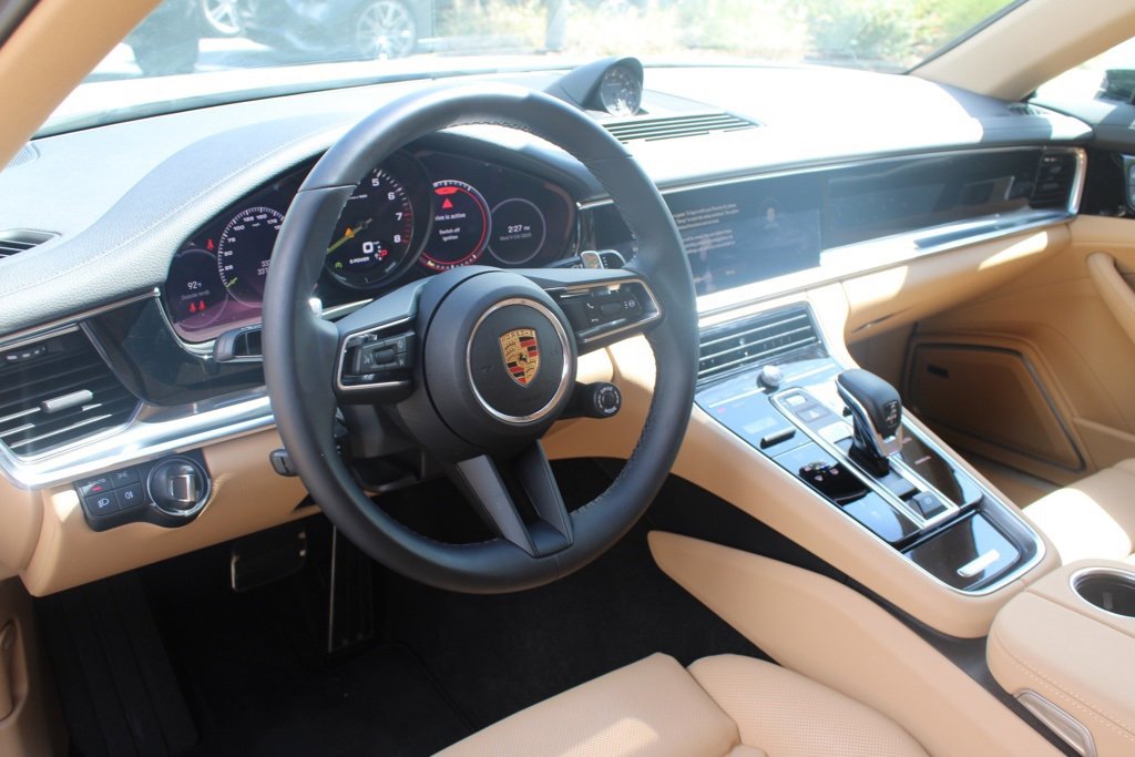 Used 2023 Porsche Panamera 4 image 4