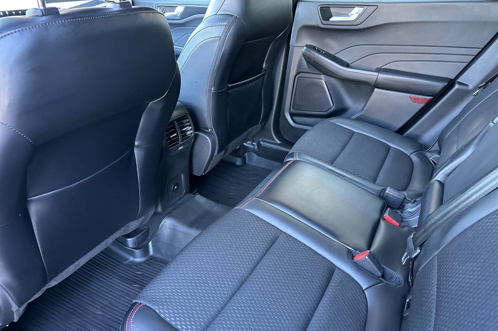 Used 2024 Ford Escape ST-Line w/ Tech Pack #1 image 9