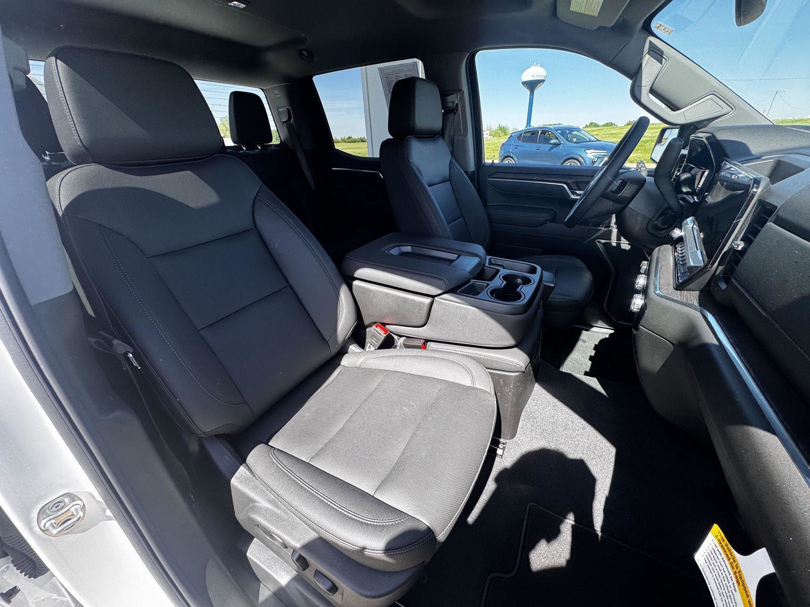 Used 2025 GMC Sierra 1500 SLT AWD/4WD image 17