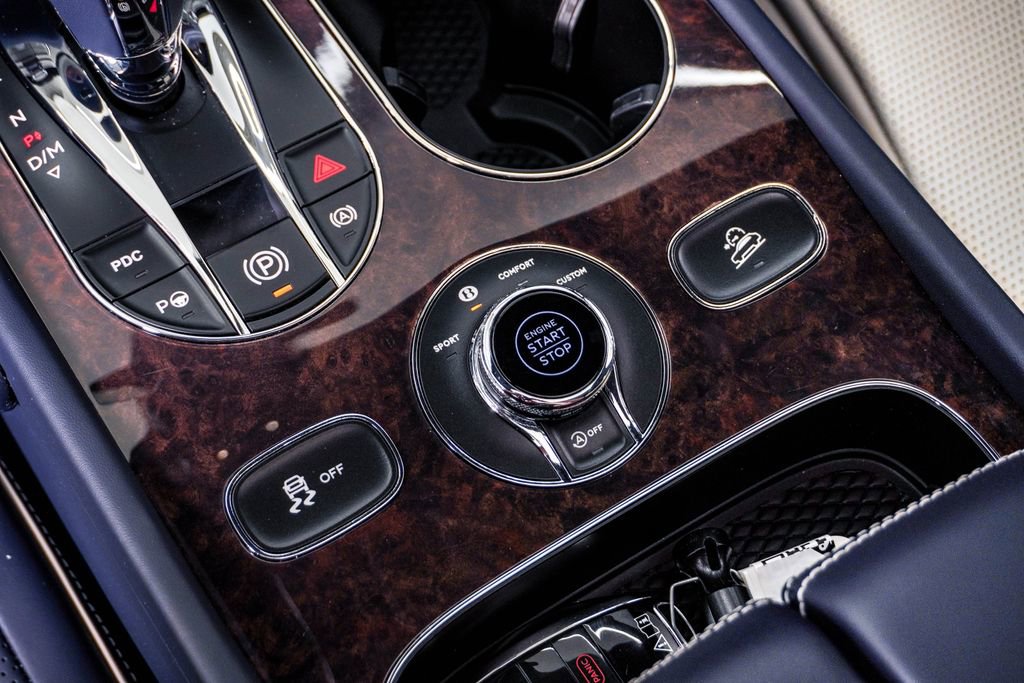 Used 2022 Bentley Bentayga AWD/4WD image 30