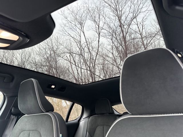 Certified 2023 Volvo C40 P8 Recharge Ultimate w/ Protection Package Premier image 18