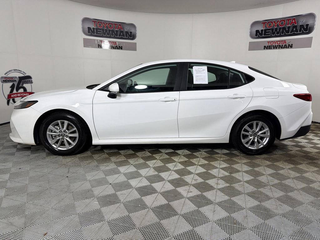 Used 2025 Toyota Camry LE image 6