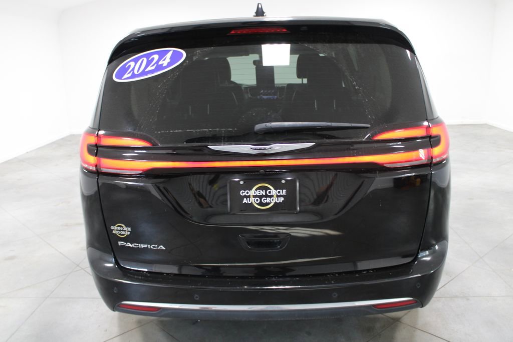 Used 2024 Chrysler Pacifica Touring-L image 9