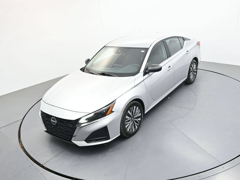 Used 2024 Nissan Altima 2.5 SV FWD image 24