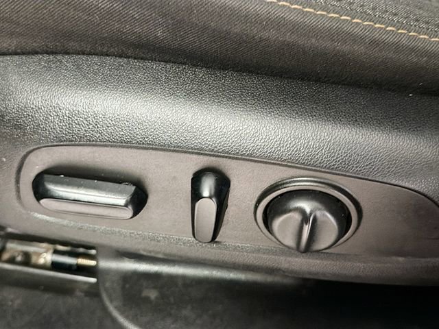 Used 2020 Chevrolet Equinox LT w/ Driver Convenience Package image 17