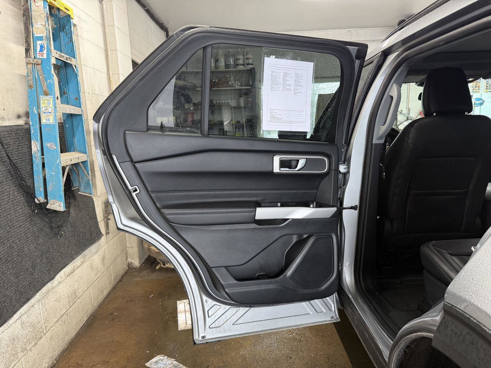 Used 2022 Ford Explorer XLT w/ Equipment Group 202A AWD/4WD image 17