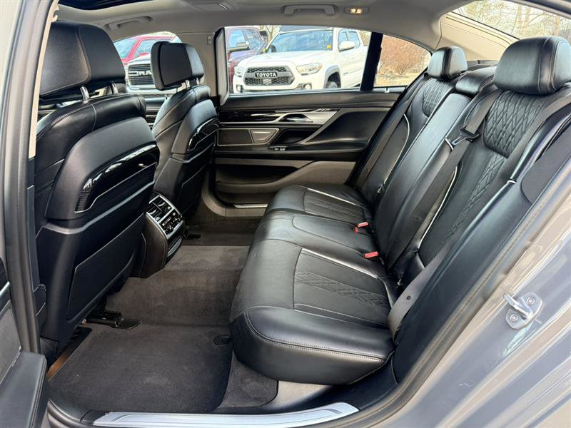 Used 2020 BMW 750i xDrive 750i xDrive AWD w/ Executive Package image 23
