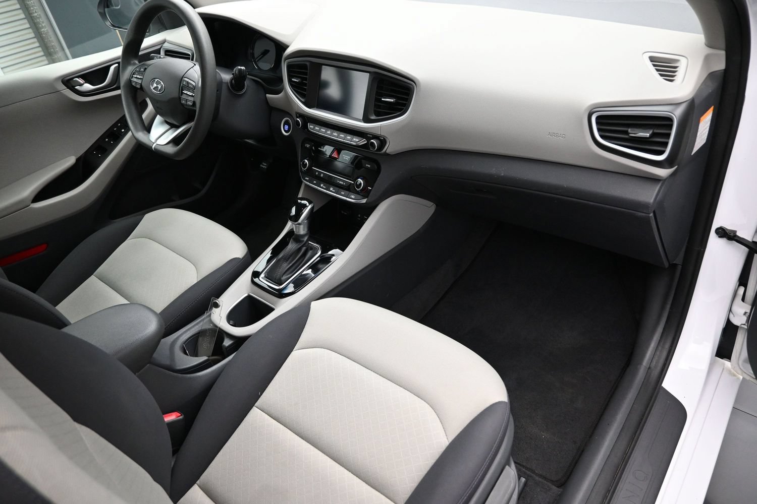 Used 2018 Hyundai Ioniq Blue FWD image 37