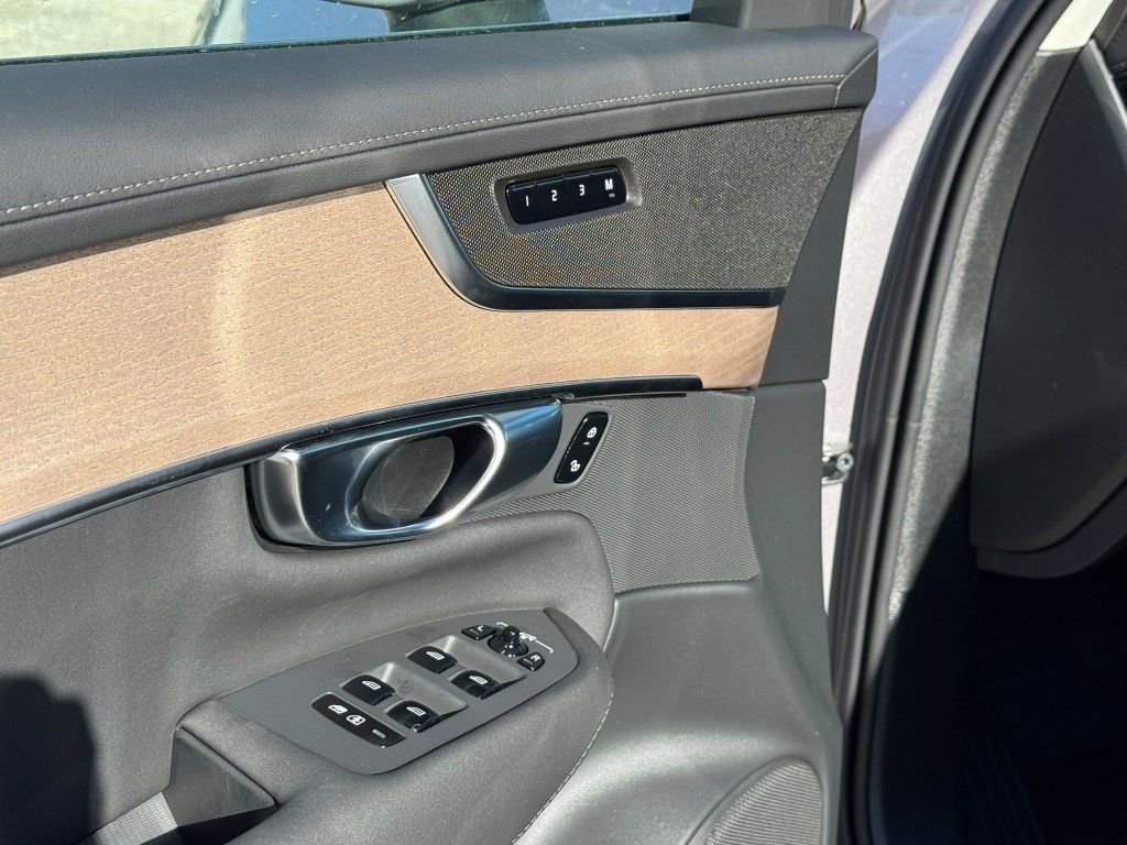 New 2026 Volvo XC90 T8 Plus w/ Protection Package Premier image 16