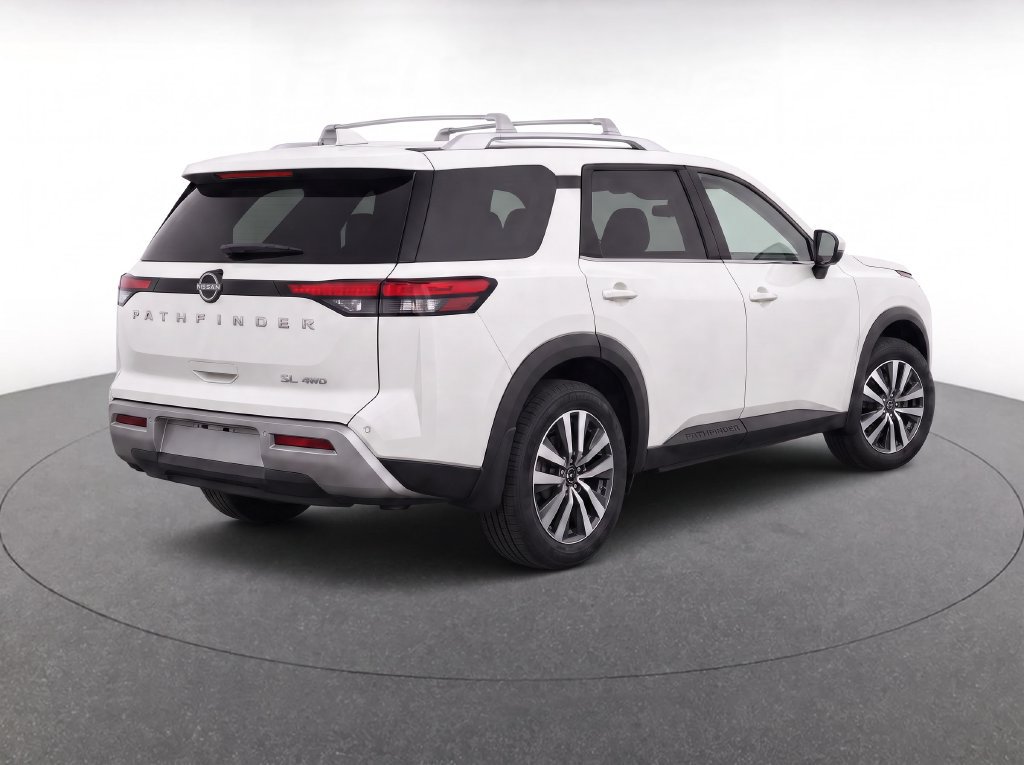 Used 2023 Nissan Pathfinder SL AWD/4WD image 2