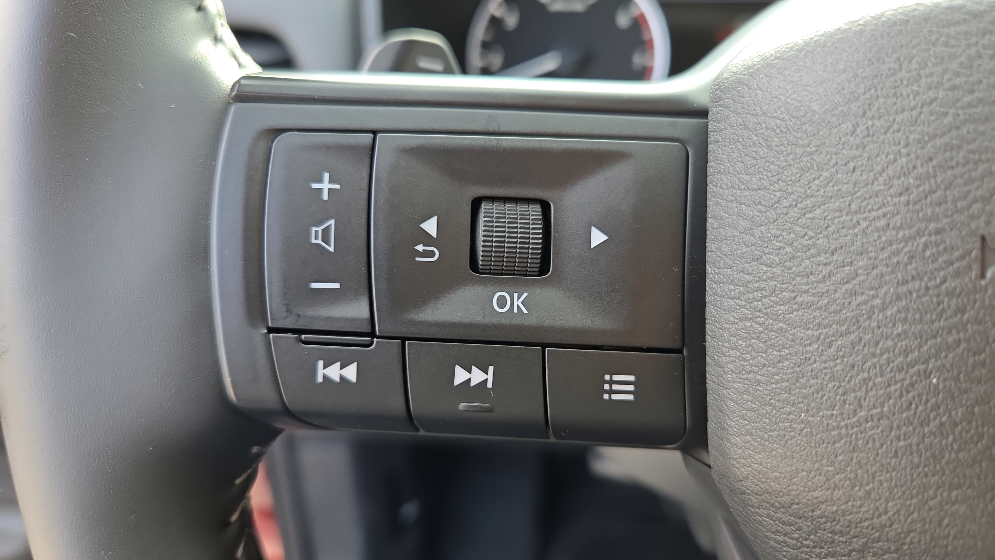 Certified 2026 Nissan Rogue SV FWD image 27