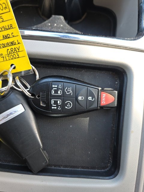 Used 2015 Chrysler Town & Country Touring-L w/ Driver Convenience Group FWD image 20