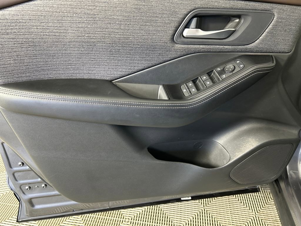 Used 2023 Nissan Rogue SV image 19