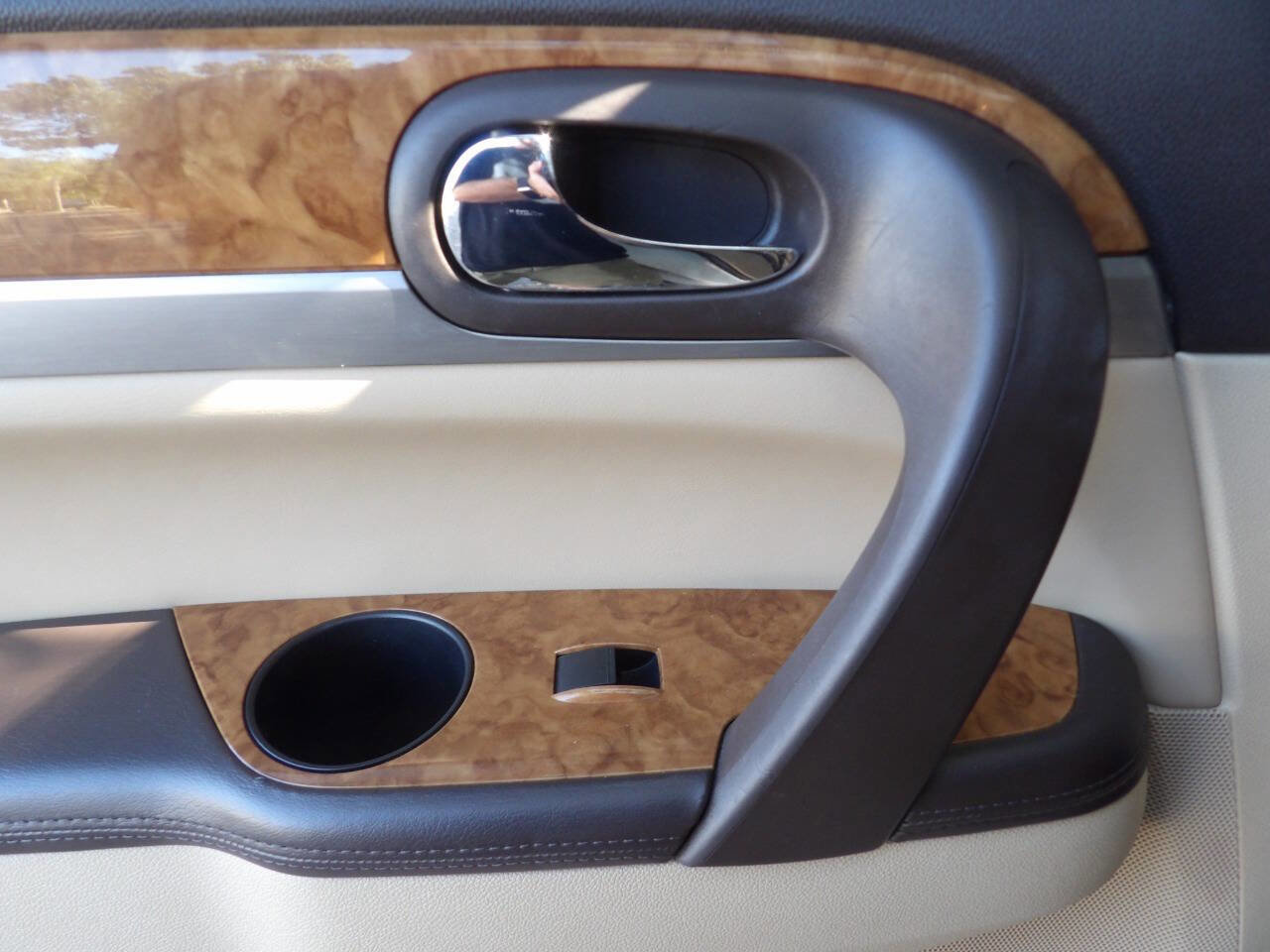 Used 2011 Buick Enclave CXL image 22