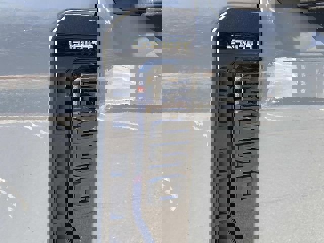 New 2026 Ford F250 Lariat w/ Black Appearance Package image 9