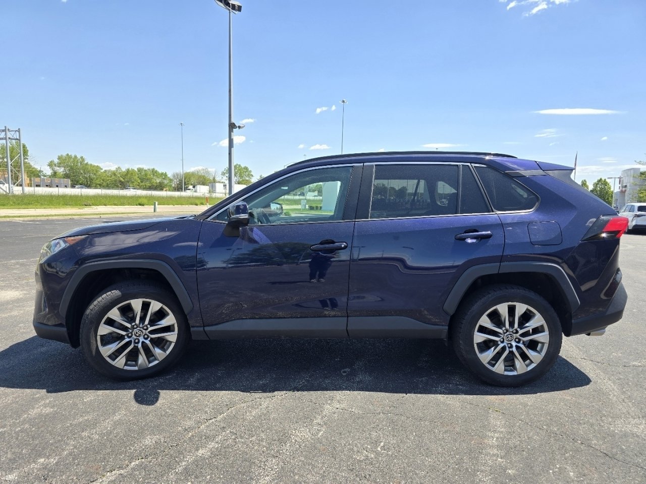Certified 2021 Toyota RAV4 XLE Premium AWD/4WD image 11