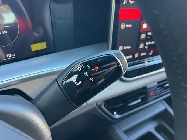 New 2026 Volkswagen Tiguan SE R-Line FWD image 9