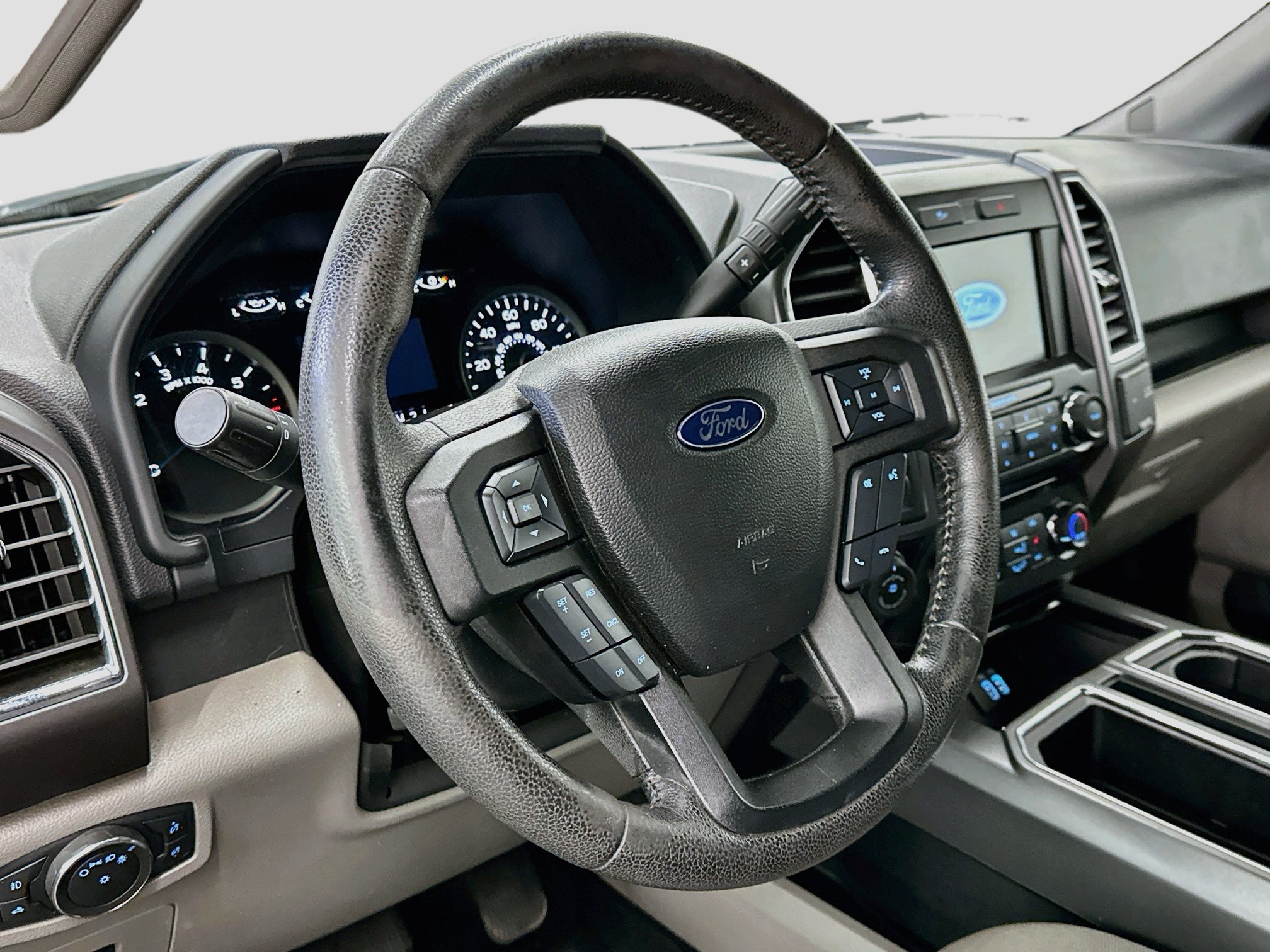 Used 2016 Ford F150 XLT w/ Equipment Group 302A Luxury AWD/4WD image 18