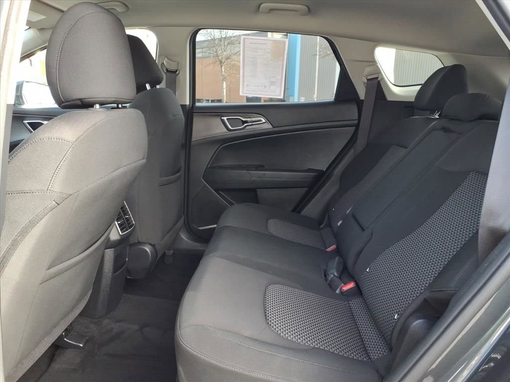Used 2023 Kia Sportage LX image 17
