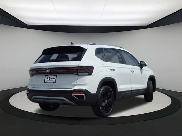 New 2025 Volkswagen Taos SE image 7