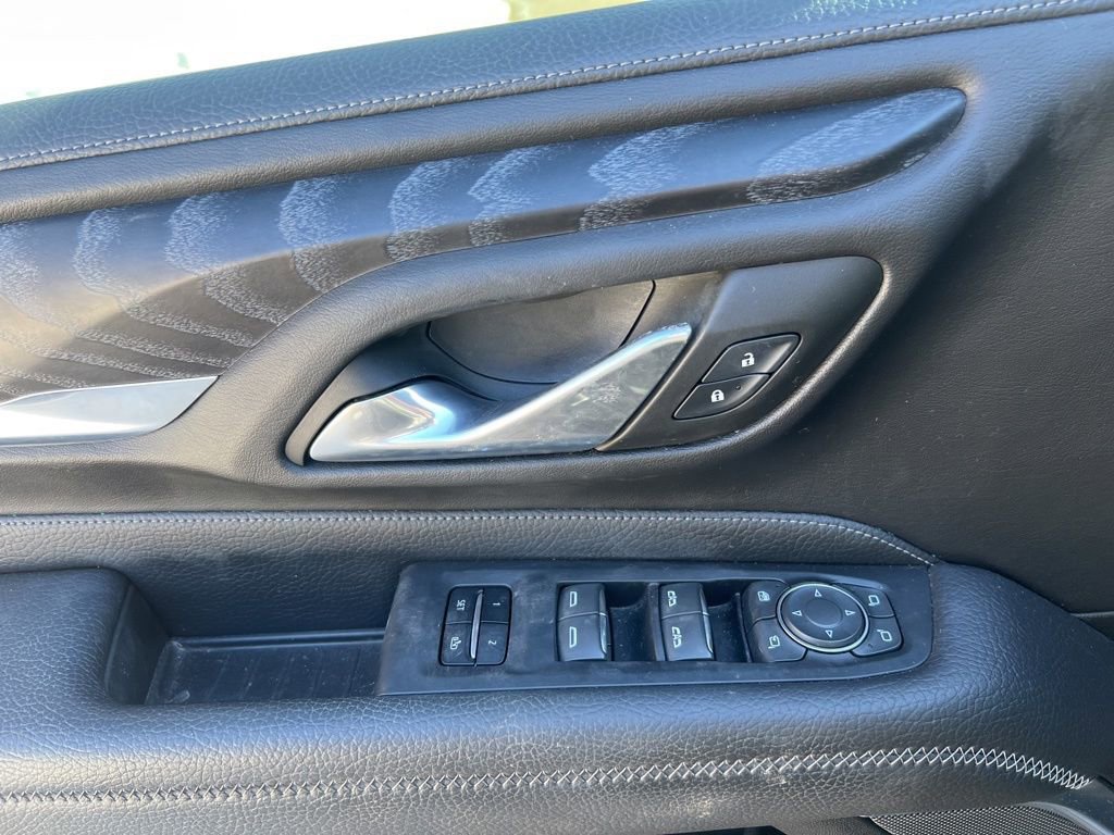 Used 2022 GMC Yukon XL Denali image 13