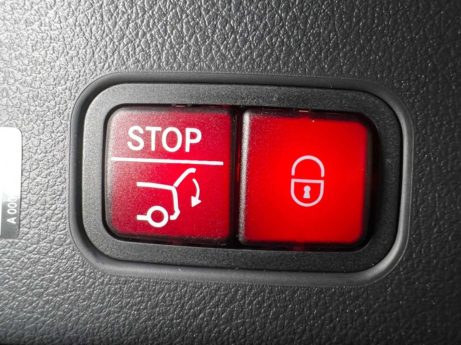 New 2025 Mercedes-Benz GLC 300 4MATIC image 16